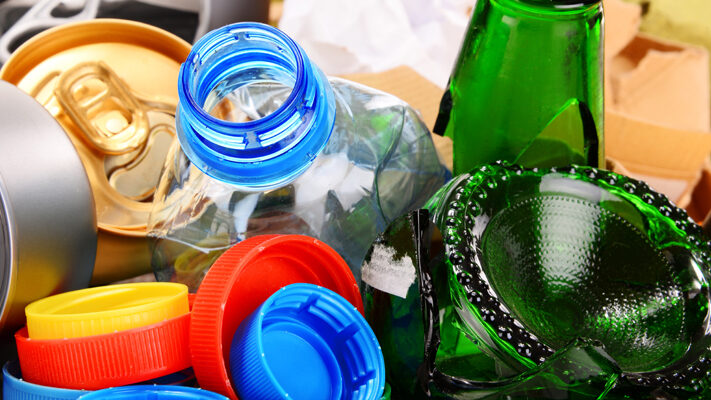 Recyclen of weggooien 123RF - 38686156