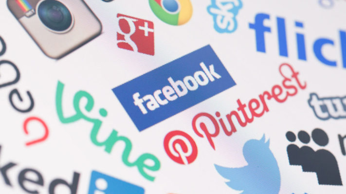 code-sociale-media 123RF - 36506631