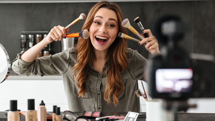 social influencers 123RF - 91706617